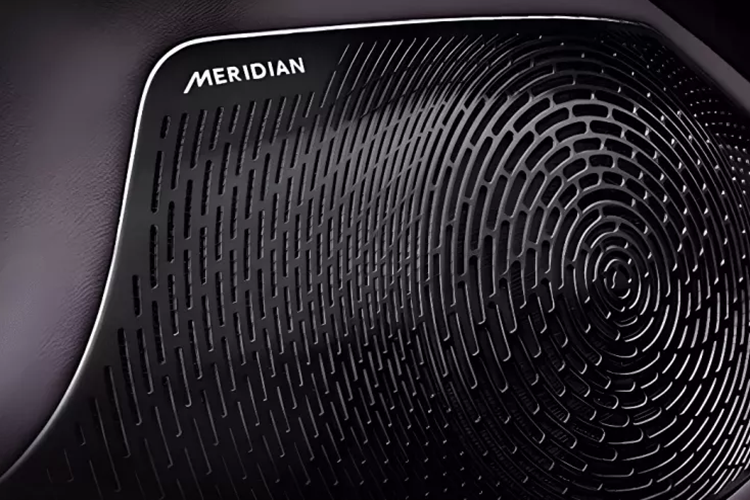 Hơn nữa, tất cả các biến thể của Avita 11 đều được trang bị ghế không trọng lực phía trước, trong khi hàng ghế sau có chức năng thông gió và sưởi ấm để mang lại một chuyến đi sang trọng hơn. Các mẫu Avatr 11 2024 được trang bị hệ thống ngăn va chạm toàn diện.