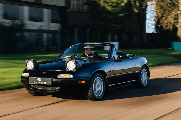 Hiện tại, mức giá của bộ chuyển đổi này vẫn chưa được công bố nhưng chắc chắn sẽ ở mức trên 20,000 Đô, từ đây chỉ dành cho những người đam mê thực thụ.