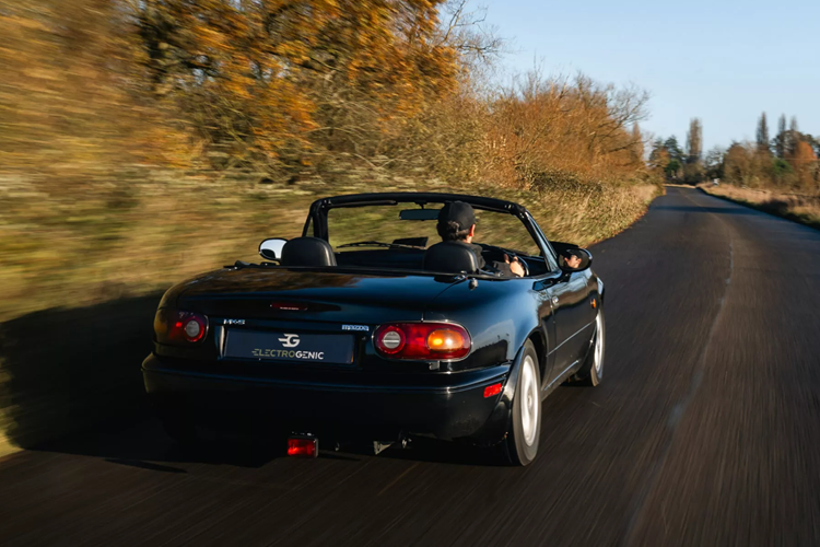 Với việc Porsche sắp tiết lộ 718 EV và ông chủ của Alpine tuần này tuyên bố rằng chiếc A110 chạy điện sắp ra mắt sẽ nhẹ hơn những chiếc xe thể thao đốt trong đối thủ, những cỗ máy như bộ dụng cụ chuyển đổi điện MX-5 của Electrogenic đang rất được quan tâm và chắc hẳn sẽ còn phát triển trong những năm tới.