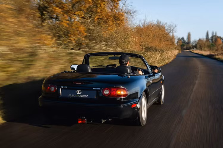 Với việc Porsche sắp tiết lộ 718 EV và ông chủ của Alpine tuần này tuyên bố rằng chiếc A110 chạy điện sắp ra mắt sẽ nhẹ hơn những chiếc xe thể thao đốt trong đối thủ, những cỗ máy như bộ dụng cụ chuyển đổi điện MX-5 của Electrogenic đang rất được quan tâm và chắc hẳn sẽ còn phát triển trong những năm tới.