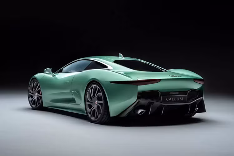 Không rõ còn bao nhiêu chiếc Jaguar C-X75 lăn bánh ngoài kia, nhưng với phiên bản màu xanh lá cây này, có lẽ đây là phiên bản đặc biệt nhất với hệ truyền động mới, không gian nội thất sang trọng… Hiện tại chưa có thông tin về số tiền để thực hiện chiếc xe này, nhưng khả năng cao là rất đắt đỏ. Tuy nhiên chắc hẳn chủ nhân của xe rất hài lòng, bởi đây cũng là sự hồi sinh cho concept C-X75.