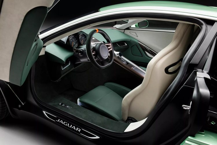 Đây không phải là lần đầu tiên công ty của Callum tân trang lại một chiếc xe đóng thế C-X75. Đầu năm nay, Callum đã sửa đổi một số chi tiết để hợp thức hoá việc di chuyển trên đường phố Anh. Tuy nhiên, phiên bản trong bài viết này được thực hiện toàn diện hơn, từ hệ truyền động, khí động học chủ động và cả không gian nội thất.