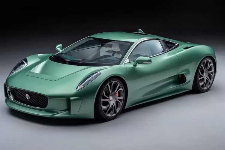 Trong khoảng thời gian đó, Jaguar và đối tác phát triển Williams Advanced Engineering đã tạo ra hệ dẫn động bốn bánh toàn thời gian, tích hợp xe lai điện plug-in (PHEV) và khung gầm liền khối (monocoque) bằng carbon composite đầu tiên của Jaguar. C-X75 từng được hứa hẹn sẽ đi vào sản xuất nhưng điều này chưa thành hiện thực.