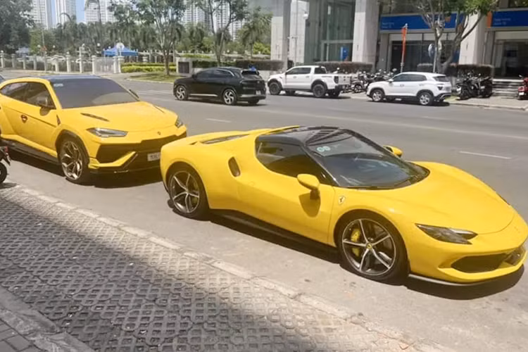 Ferrari 296 hiện là siêu ngựa duy nhất sở hữu hệ truyền động V6 PHEV, chiếc xe này thuộc bản mui cứng, nên có tên gọi Ferrari 296 GTB, còn bản mui xếp cứng là Ferrari 296 GTS. Và chiếc xe còn lại là dòng siêu SUV, mang tên gọi Lamborghini Urus Performante.