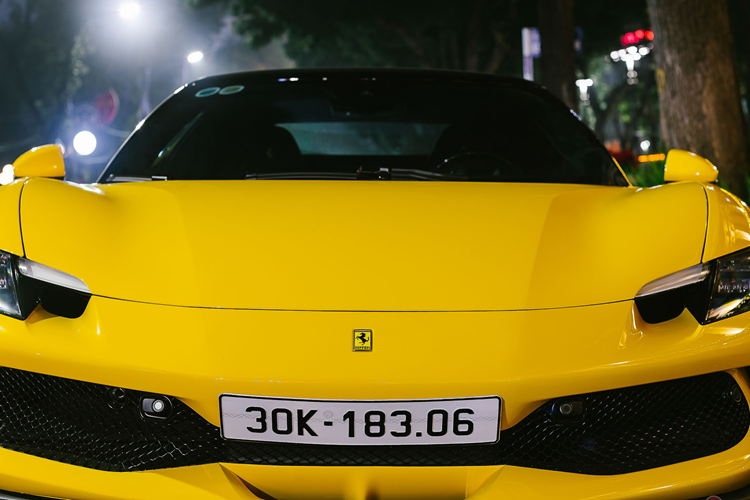 Điểm thú vị của siêu xe Ferrari 296 GTB mới xuất hiện cùng siêu SUV Lamborghini Urus Performante đến từ hệ truyền động plug-in hybrid với động cơ xăng V6, dung tích 2.9 lít, tăng áp