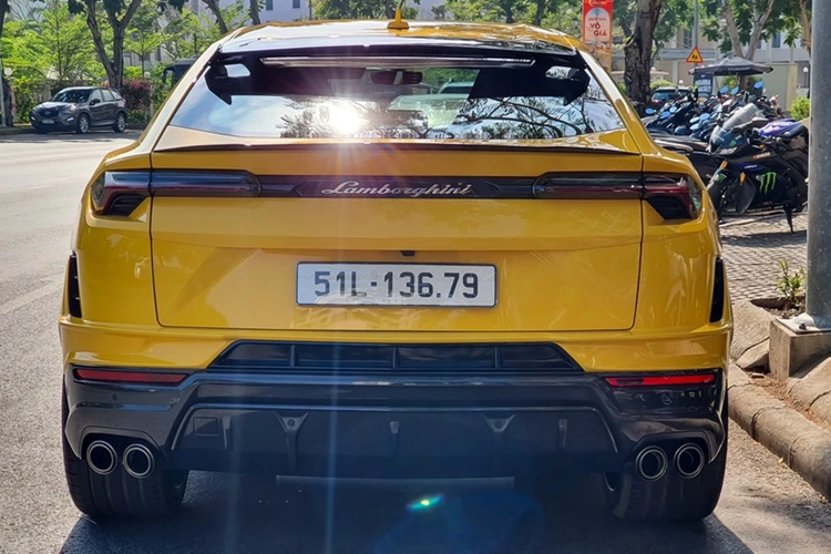 Nhờ đó, xe nhẹ hơn 47 kg, mang đến hệ số công suất/trọng lượng cao nhất phân khúc. "Trái tim" của Lamborghini Urus Performante à khối động cơ xăng V8, tăng áp kép, dung tích 4.0L quen thuộc.