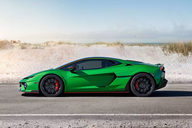 Sử dụng Gói Carbon sẽ giảm thêm trọng lượng tổng thể của xe khi sử dụng carbon trên bộ khuếch tán phía sau, nắp gương và cửa hút gió bên. Đồng thời xe cũng được trang bị phần khung gầm nhẹ mới.