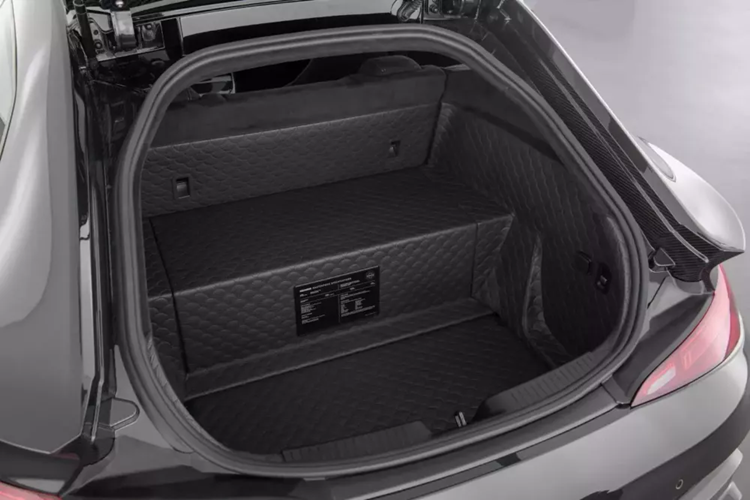 Theo Brabus, Rocket GTS tăng tốc từ 0-100 km/h chỉ trong 2,6 giây, đạt 200 km/h trong 9,5 giây và đạt 300 km/h trong 23,6 giây. Đối với những người dũng cảm, tốc độ tối đa được giới hạn ở mức 317 km/h.