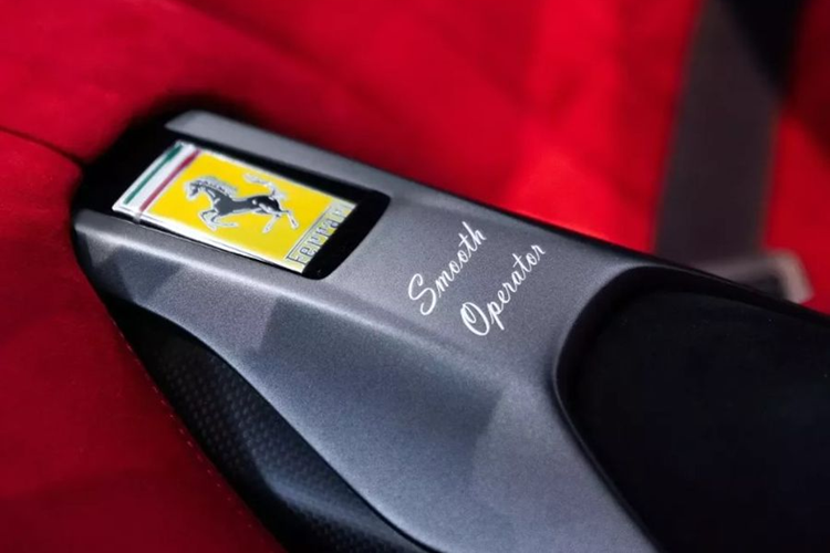 Daytona SP3 là sản phẩm thiết kế để vinh danh chiến thắng của Ferrari trong giải đua 24 Hours of Daytona vào năm 1967. Thiết kế của mẫu siêu xe này được lấy cảm hứng từ huyền thoại LaFerrari Aperta, kết hợp với những đường nét cắt xẻ mạnh mẽ mang hơi thở hiện đại.