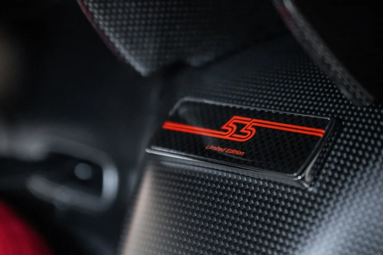 Thân xe Ferrari Daytona SP3 được lấy cảm hứng thiết kế từ mẫu xe 512 S (1969-1970), kết hợp với cửa mở dạng cánh bướm tương tự như LaFerrari. Ngoài ra, trên mỗi cửa xe còn tích hợp thêm hộc gió lớn để dẫn không khí đến các bộ tản nhiệt 2 bên.