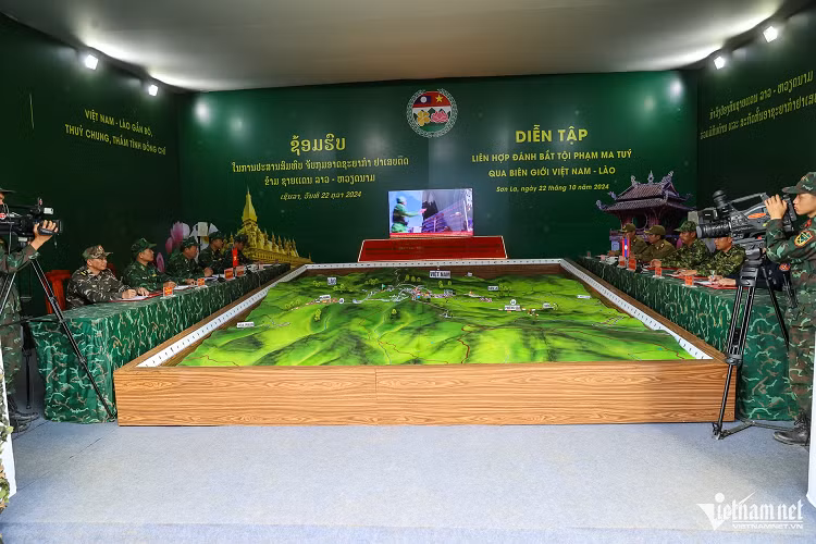 Diễn tập gồm 3 giai đoạn: Tổ chức chuẩn bị đánh bắt tội phạm, thực hành đánh bắt tội phạm và kết thúc diễn tập.