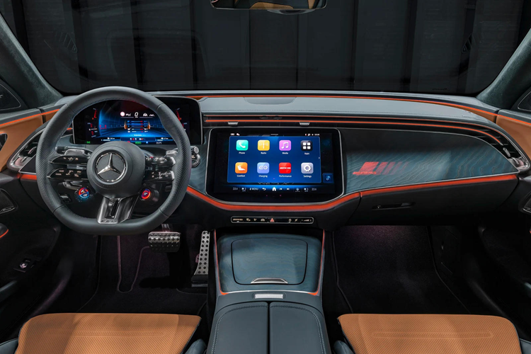 Mang lại cảm giác lái năng động thú vị là hệ thống treo AMG Ride Control được phát triển đặc biệt với hệ thống giảm xóc thích ứng mang đến sự kết hợp tuyệt vời giữa cảm giác lái thể thao và sự thoải mái.