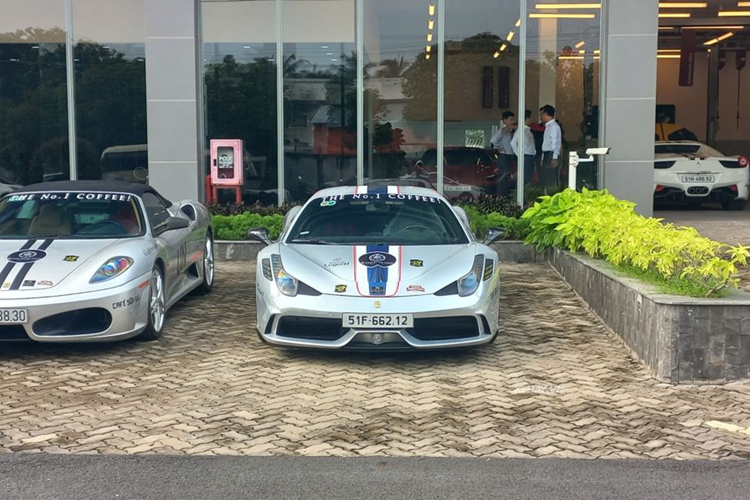 Bên cạnh Ferrari 355 F1 Spider, Ferrari 458 Speciale cũng là mẫu xe được nhiều người quan tâm khi xuất hiện tại Gumball 3000 2024 năm nay. Được biết, đây cũng là chiếc Ferrari 458 Speciale duy nhất tại Việt Nam. Xe được đưa về nước từ năm 2016 và chỉ mới trải qua hai đời chủ.