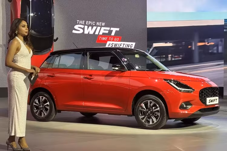 Khi mua mẫu xe hạng B này, khách hàng Ấn Độ có thể chọn 1 trong 9 màu sơn cùng 2 gói thiết kế mang tên Racing Roadstar và Thrill Chaser. Gói Racing Roadstar giúp xe trông thể thao hơn trong khi gói Thrill Chaser mang đến ngoại hình năng động và nội thất sang trọng hơn cho Suzuki Swift 2024.