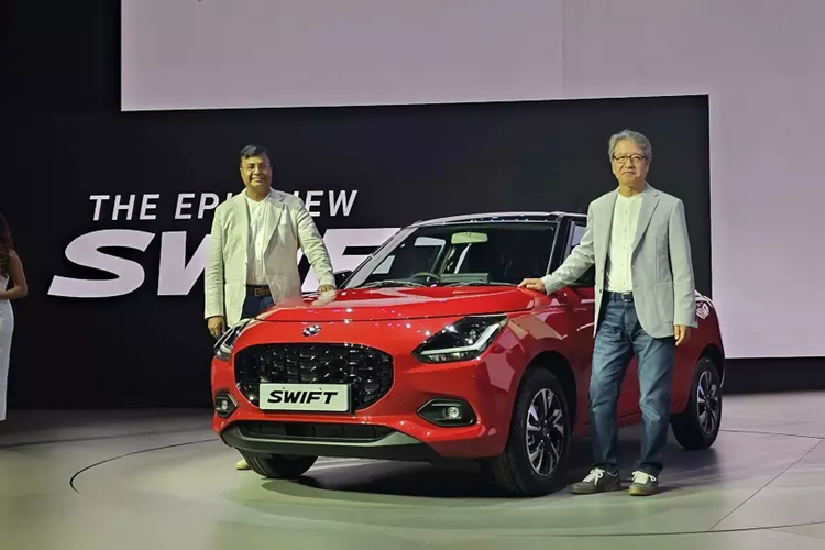 Là sản phẩm của liên doanh Maruti Suzuki, Swift thế hệ mới tại Ấn Độ có tổng cộng 5 phiên bản. Mức giá xe Suzuki Swift 2024 dao động từ 649.000 - 950.000 Rupee (khoảng 197 - 289 triệu đồng). Tuy là thế hệ mới nhưng Suzuki Swift dành cho Ấn Độ cũng chỉ thay đổi nhẹ ở thiết kế ngoại thất giống xe đang bán tại Nhật Bản.