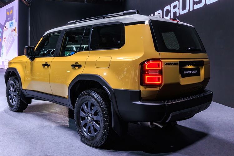 Riêng gói Toyota Teammate ADAS phức tạp hơn chỉ dành cho các bản cao cấp.