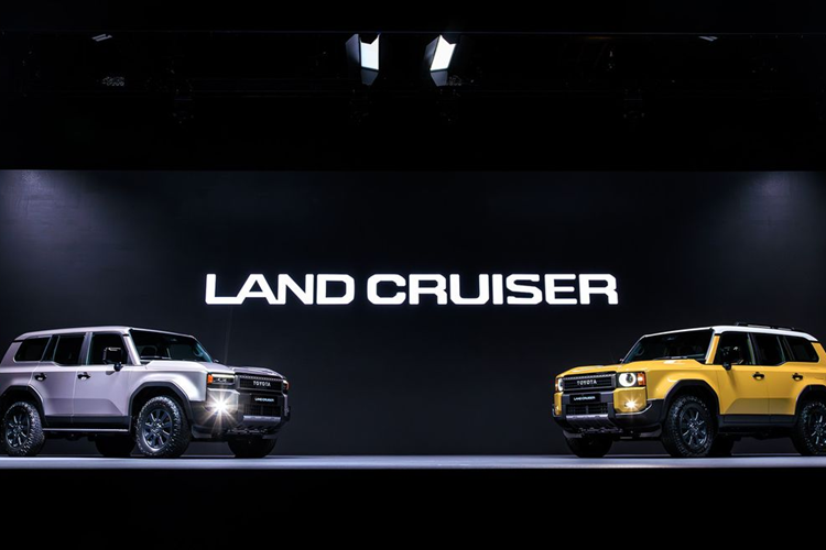 Sau hơn nửa năm có mặt trên thị trường, mẫu xe SUV Toyota Land Cruiser Prado 2024 mới chính thức được bày bán ở Nhật Bản. Tại Việt Nam, các nhân viên tư vấn bán hàng cho biết mẫu xe này dự kiến sẽ bắt đầu được phân phối chính hãng vào khoảng tháng 7/2024.