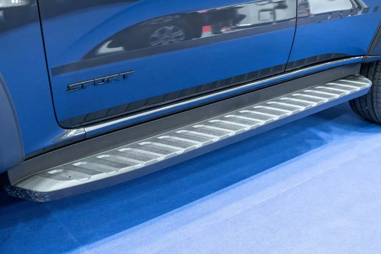 Cảnh báo tiền va chạm, phanh tự động sau va chạm, hệ thống cảnh báo lệch làn đường, phát hiện phương tiện khác trong điểm mù/khi ra khỏi chỗ đỗ, hệ thống ngăn va chạm khi lùi và camera 360 độ.