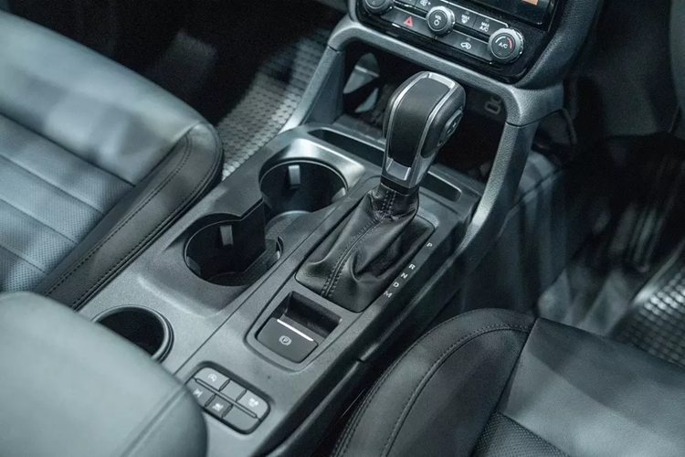 Ford Everest Sport 2024 tiếp tục dùng động cơ diesel 4 xi-lanh, tăng áp đơn, dung tích 2.0L, cho công suất tối đa 170 mã lực và mô-men xoắn cực đại 405 Nm.