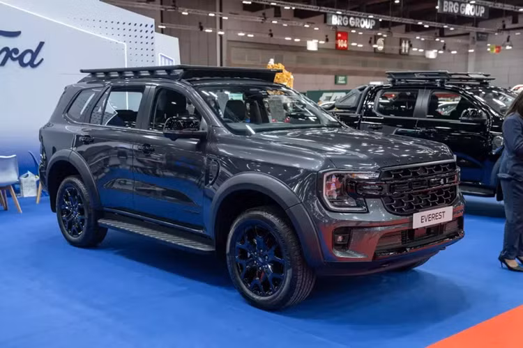 Can canh Ford Everest Sport 2024 “bang xuong, bang thit”, cho ve Viet Nam
