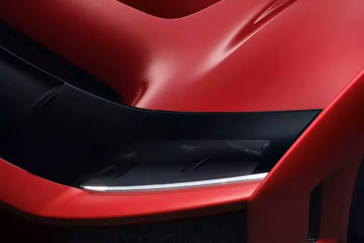 Và ba động cơ điện (một ở phía sau, hai ở phía trước, theo kiểu SF90) không chỉ bổ sung mô-men xoắn tức thời và tất cả những thứ hấp dẫn từ cơ bắp chạy bằng pin mà còn vượt trội hơn ICE với thêm một phần ba công suất sáu xi-lanh.