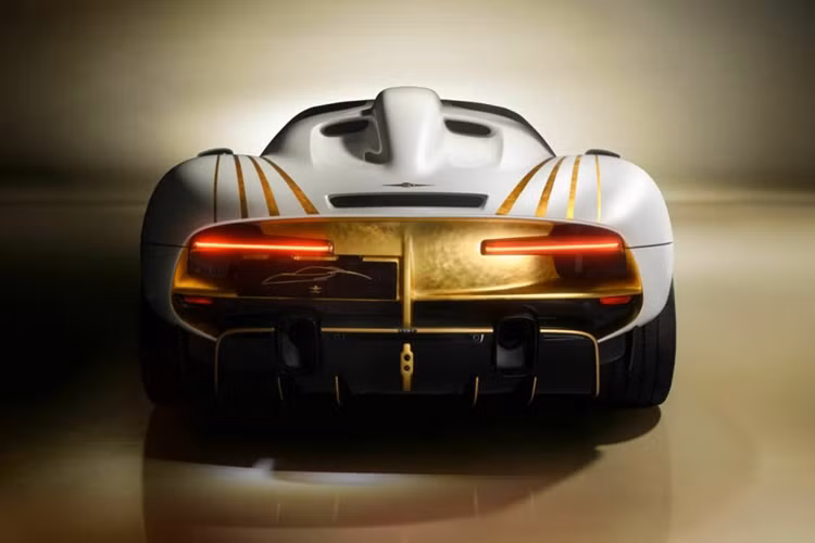 Hiện tại, mức giá bán của phiên bản đặc biệt này vẫn còn là một ẩn số, tuy nhiên mức giá xe Touring Arese RH95 Vento D’Oro cơ bản là 1,58 triệu Euro (Khoảng 1,72 triệu Đô - hơn 40 tỷ đồng) đã bao gồm chi phí cho một chiếc Ferrari 488 nền tảng.