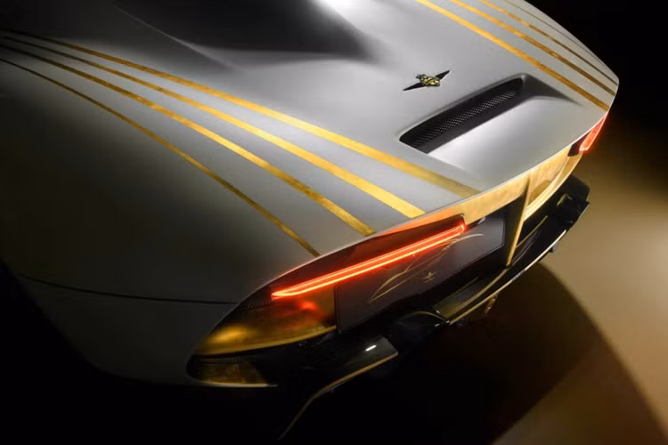 Ngoài ra, dự án này còn có sự hỗ trợ từ chuyên gia chế tác nội thất Dtales Milano để trang trí các điểm nhấn bằng vàng lá nhằm tạo độ hoàn chỉnh tối đa. Touring Arese RH95 được trang bị động cơ V8 tạo ra công suất lên tới 710 mã lực tại 8000 vòng/phút và mô-men xoắn 770 Nm.