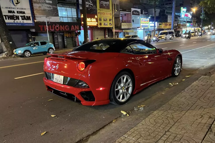 Động cơ trên Ferrari California độ Hamann mới vào Sài thành sẽ kết hợp cùng hộp số tự động ly hợp kép 7 cấp, nhờ đó, Ferrari California chỉ mất thời gian 4 giây để tăng tốc lên 100 km/h kể từ lúc đứng yên. Vận tốc tối đa của siêu xe mui trần Ferrari California là 310 km/h.