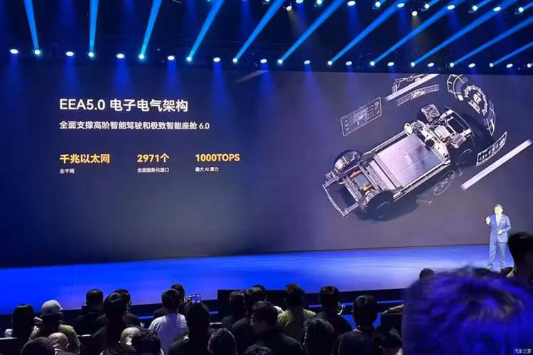 Phiên bản phạm vi mở rộng được trang bị bộ pin lithium iron phosphate 32kWh từ CATL, có phạm vi hoạt động thuần điện 200km trong điều kiện CLTC, phạm vi hoạt động toàn diện 1.518km trong điều kiện CLTC và 28 phút sạc ở mức SOC 30-80% . 