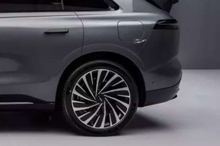 Phiên bản mở rộng Exeed Sterra ET sẽ được trang bị động cơ tăng áp 1.5T với mẫu động cơ SQRH4J15B. Hệ thống có công suất toàn diện 195kW, mô-men xoắn toàn diện 324N·m và có thể tăng tốc từ 0-100km/h trong 7,8 giây. . 