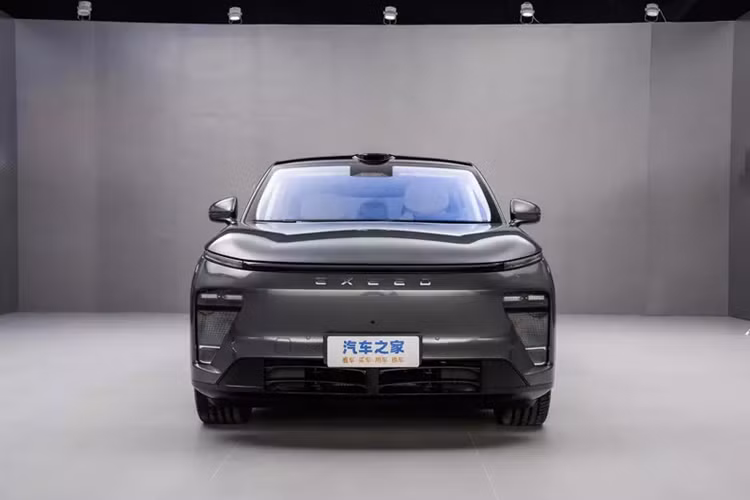 Exeed là thương hiệu cao cấp của Chery, mới đây, hãng xe này đã có ra mắt chiếc Chery Exeed Sterra ET 2024 mới, được định vị là mẫu SUV cỡ trung đến cỡ lớn. Nó được xây dựng trên nền tảng điện E0X.