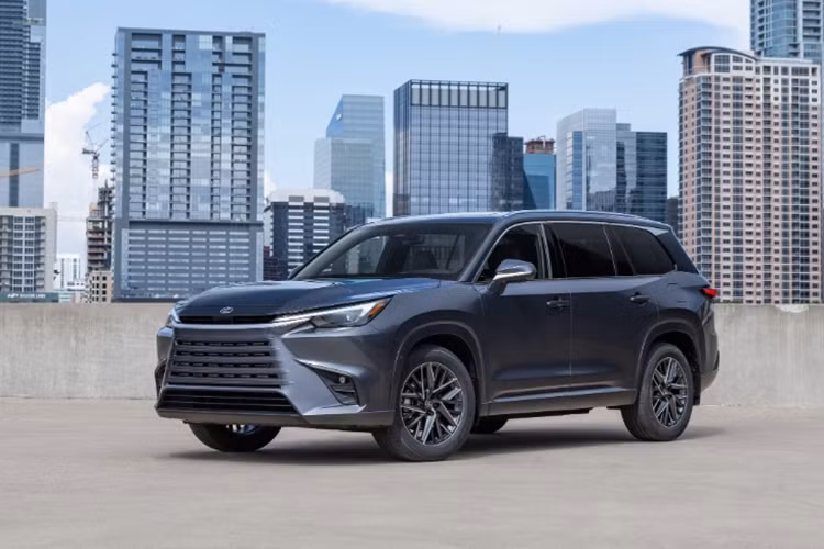 Ở lần “lên đời” này, Lexus TX 2025 mới được điều chỉnh giá bán tăng nhẹ so với phiên bản tiền nhiệm. Giá xe Lexus TX 2025 khởi điểm giờ đây là 56.490 USD (tương đương 1,43 tỷ đồng).