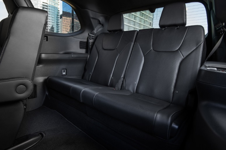 Dù có khác biệt ở ngoại và nội thất nhưng hệ truyền động của xe vẫn được giữ nguyên. Lexus TX 350 FWD và AWD được trang bị động cơ tăng áp 2.4L 4 xi-lanh thẳng hàng.