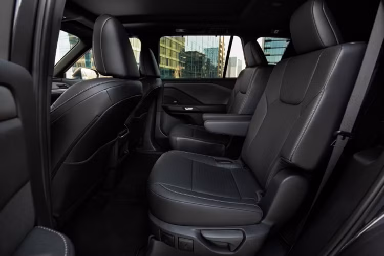 Biến thể này sẽ có 6 chỗ ngồi chứ không phải 7 chỗ ngồi như các bản khác.