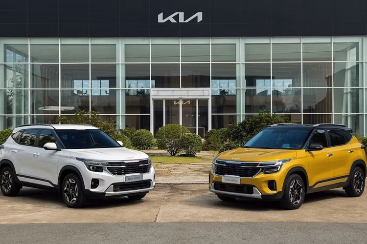 Với mẫu xe MPV Kia Carnival tăng giá 20 triệu đồng ở bản 2.2D Signature 7S lên 1,409 tỷ đồng. Những bản còn lại của xe vẫn có giá dao động từ 1,189 - 1,759 tỷ đồng.