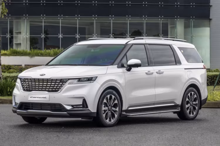 Riêng Kia K3 được giảm 20 triệu đồng ở cả 2 bản 1.6 Turbo và 2.0 AT Premium. Giá bán mới của Kia K3 bản 1.6 Turbo là 714 triệu và bản 2.0 AT Premium là 619 triệu đồng.