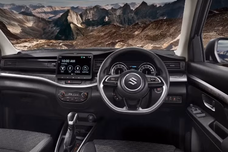 Không rõ Suzuki XL7 hybrid bán tại Việt Nam sẽ được nhập khẩu từ nước nào. Nếu giống bản bán tại Indonesia, ngoài động cơ, Suzuki XL7 Hybrid có thể sẽ không có nhiều điểm khác biệt so với phiên bản thường.