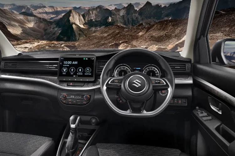 Không rõ Suzuki XL7 hybrid bán tại Việt Nam sẽ được nhập khẩu từ nước nào. Nếu giống bản bán tại Indonesia, ngoài động cơ, Suzuki XL7 Hybrid có thể sẽ không có nhiều điểm khác biệt so với phiên bản thường.