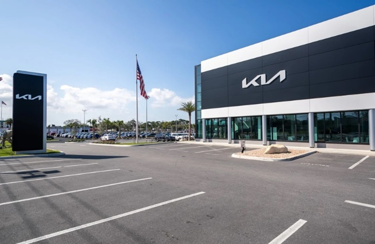 Dai ly Kia tai My mat trang hon 690 ty dong do bao Helene-Hinh-2