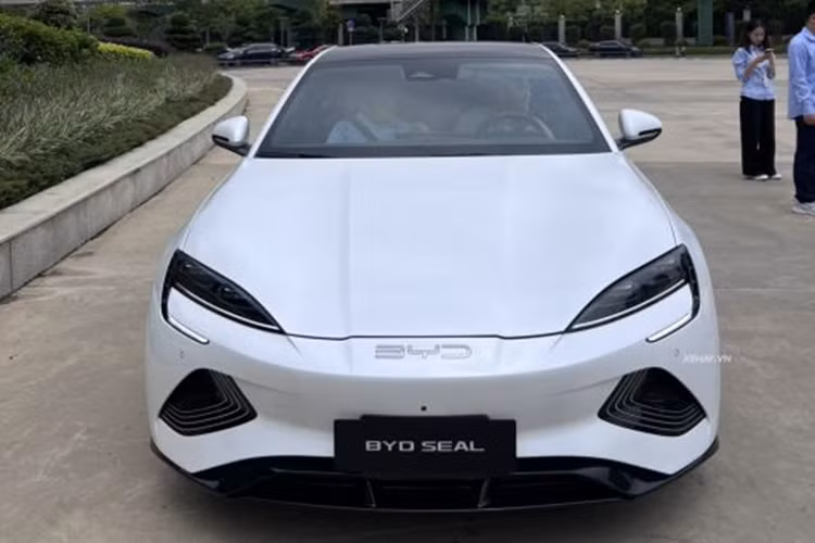Xe sẽ có hai phiên bản là thuần điện và hybrid. Khả năng cao bản ra mắt tại Việt Nam sẽ là thuần điện. Nếu như vậy thì mẫu xe sedan BYD Seal này vẫn chưa có đối thủ tại Việt Nam.