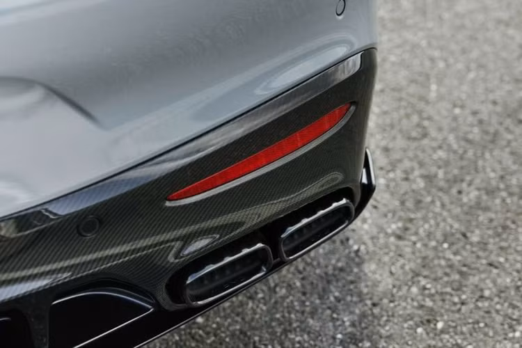 Michael Schiebe, Chủ tịch Hội đồng quản trị của Mercedes-AMG GmbH, cho biết: “Nếu bạn không chỉ muốn tận hưởng chiếc AMG GT của mình trên đường phố thông thường mà còn muốn trải nghiệm cảm giác tốc độ trên đường đua, thì GT 63 Pro là sự lựa chọn lý tưởng”.