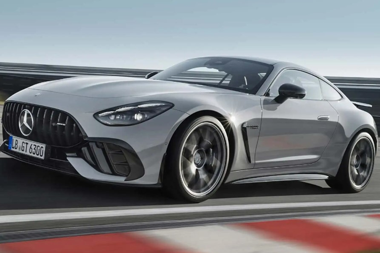 “Sự kết hợp độc đáo giữa hiệu suất và tính thực dụng của GT 63 Pro khiến nó trở thành sự bổ sung hoàn hảo cho dòng xe AMG GT của chúng tôi, dòng xe có nhiều điều để khiến những tín đồ xe thể thao phải say đắm”. Hiện mức giá xe Mercedes-AMG GT 63 Pro 2025 vẫn chưa được công bố.