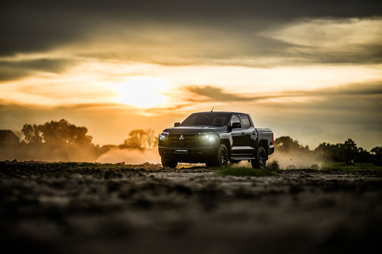 Triton Black Edition 2024 cũng có đầy đủ hệ thống an toàn Diamond Sense với những tính năng như đèn pha thích ứng tự động Auto High Beam, cảnh báo va chạm trước Forward Collision Mitigation System