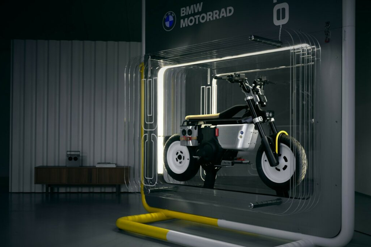 Mặc dù chiếc xe BMW CE 02 x Vagabund đặc biệt này là sản phẩm độc nhất nhưng BMW CE 02 2025 có giá khởi điểm là 7.599 Đô và hiện có sẵn để người dùng có thể đặt mua một cách dễ dàng.