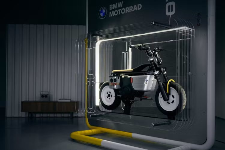 Mặc dù chiếc xe BMW CE 02 x Vagabund đặc biệt này là sản phẩm độc nhất nhưng BMW CE 02 2025 có giá khởi điểm là 7.599 Đô và hiện có sẵn để người dùng có thể đặt mua một cách dễ dàng.