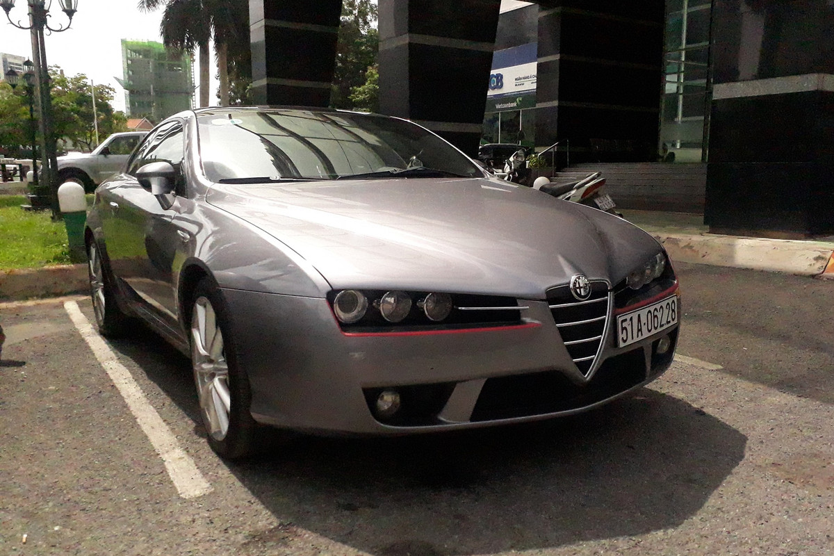 Sau đó, Brera đã nhận được những phản hồi tích cực và Alfa Romeo đã công bố kế hoạch sản xuất cho năm 2005. Năm 2004, Giorgetto Giugiaro đã được trao giải thưởng thiết kế công nghiệp Compasso d'Oro cho mẫu Brera Concept của mình.