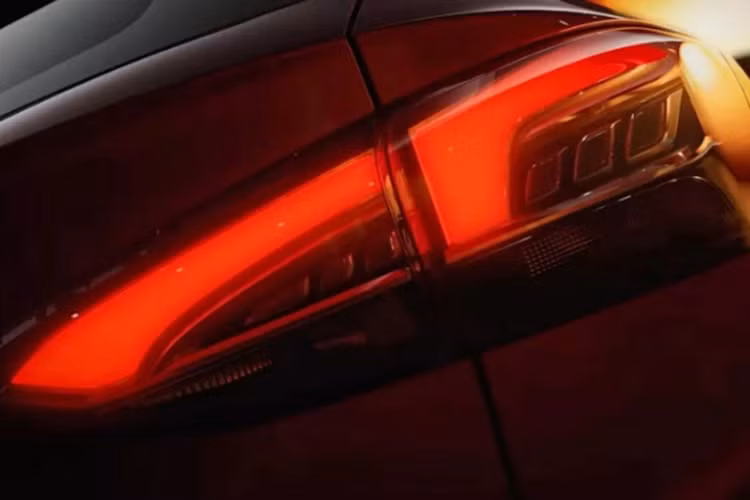 Cung cấp sức mạnh cho MG ZS mới dự kiến là hệ truyền động hybrid với sự kết hợp của động cơ xăng 1.5L 4 xy-lanh với mô tơ điện cho tổng công suất là 192 mã lực và mô-men xoắn 424 Nm. Hệ truyền động này còn đi cùng bộ pin lithium-ion 1,83 kWh và hộp số tự động điện tử 3 cấp.