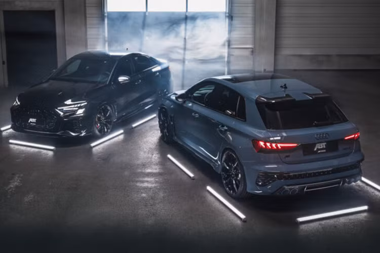 Chiếc hatchback cũng có cánh lướt gió trên nóc xe được làm bằng sợi carbon kích thước lớn, phiên bản sedan được lắp đặt cánh lướt gió ducktail nhỏ hơn trên nắp cốp.