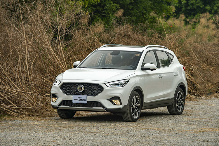 Tuy nhiên, tại đại lý, mẫu SUV cỡ B này còn được ưu đãi "đậm sâu" hơn. Theo đó, một số đại lý hiện đang tặng 100% lệ phí trước bạ cho xe.