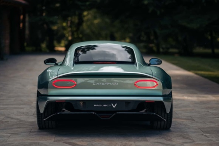 Mới đây, hãng xe máy Yamaha cũng đã ký hợp đồng hợp tác kỹ thuật với đội đua Lola Formula E nhằm hỗ trợ đội tham gia giải đua vào tháng 12 tới.